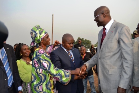 Le Ministre Adoum Garoua et Sarah ETONGUE
