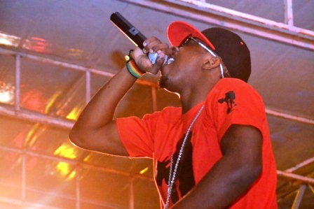 Stanley Enow à la foire de Buea