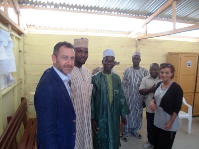 Toby Lanzer et les dignitaires de Minauwao